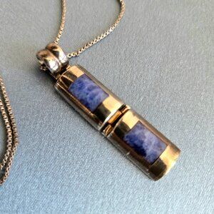 Vintage Peruvian (?) silver 950 pendant with inlayed blue Lapis Lazuli stones.